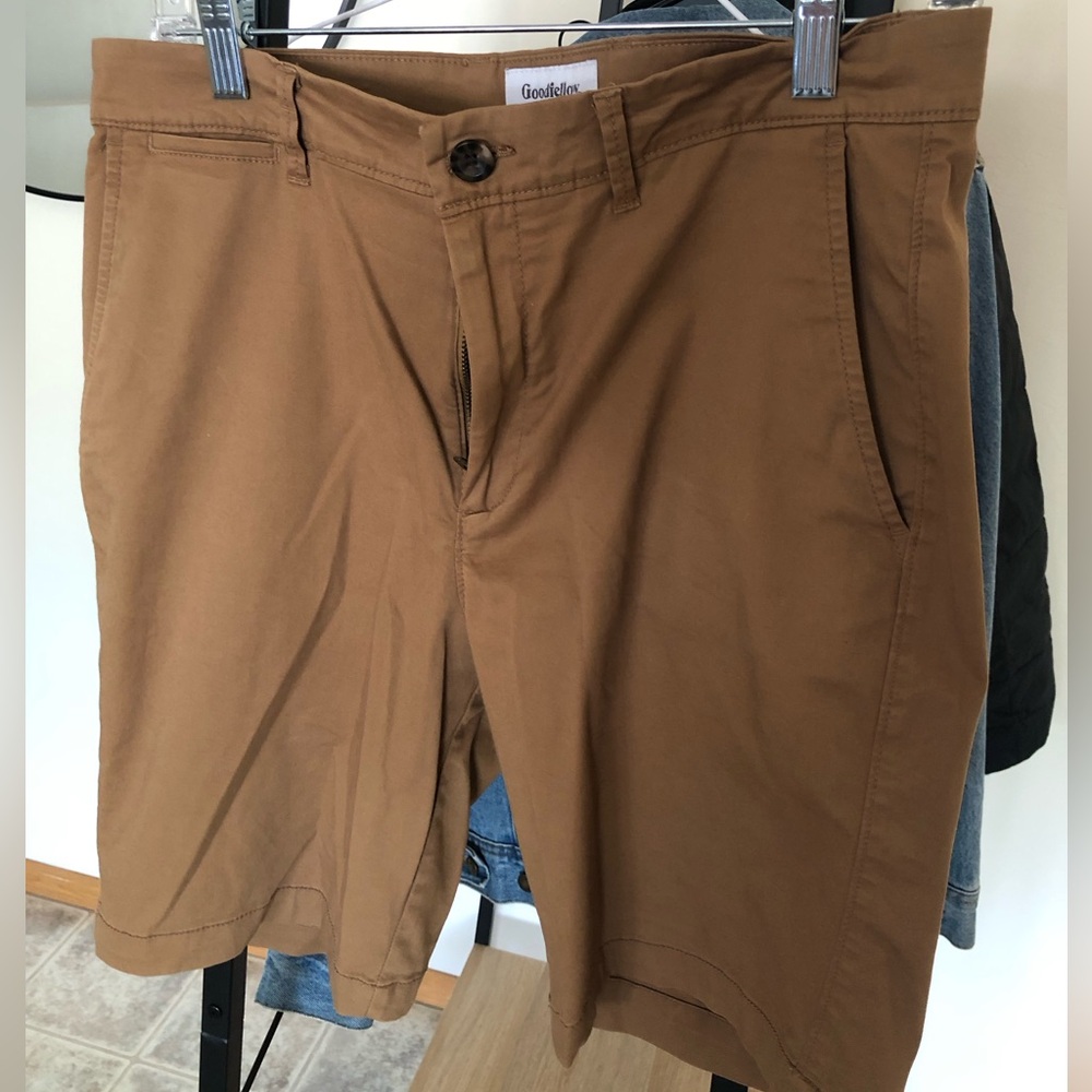 Men’s khaki shorts, very good condition